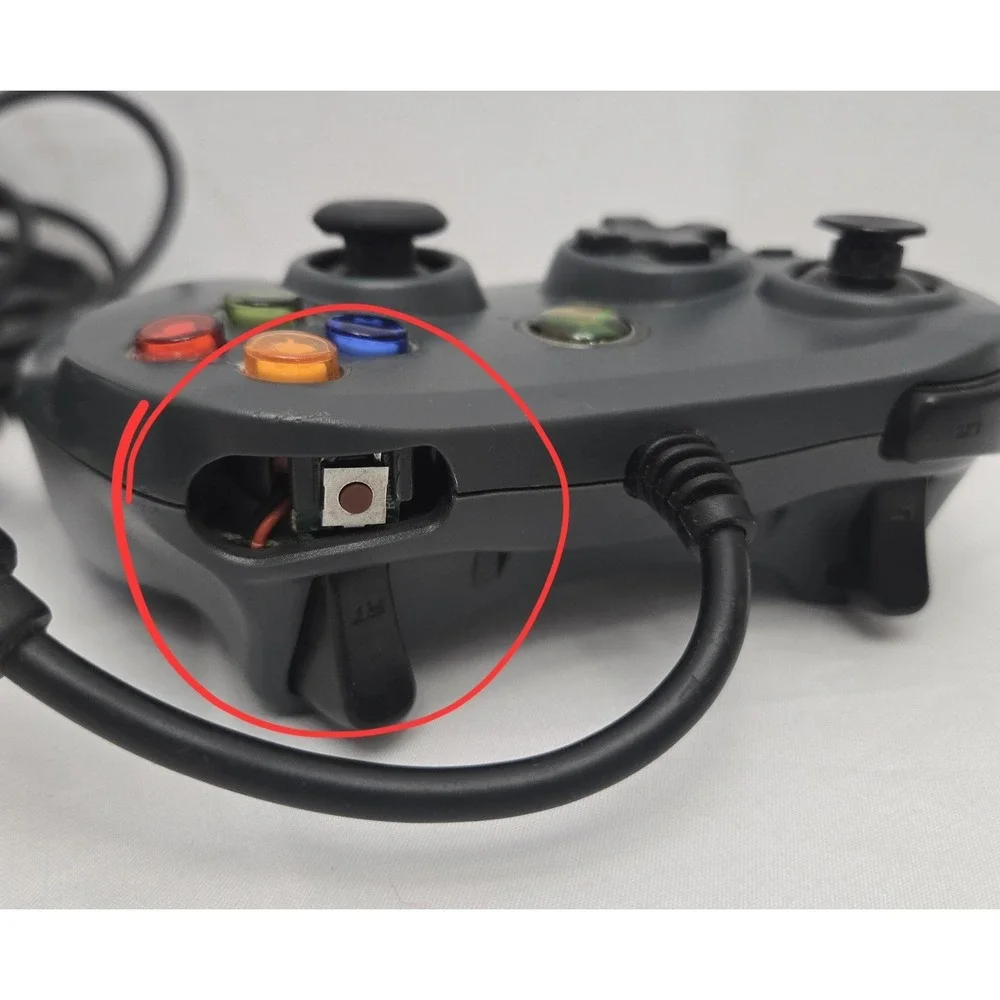 Lot Of 2 Microsoft‎ Xbox Controllers Wireless Winter Forces / Joytech Neo Wired